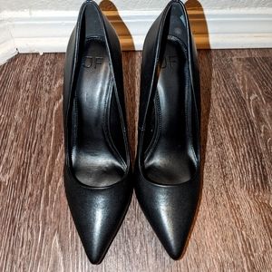Size 9 matte black heels